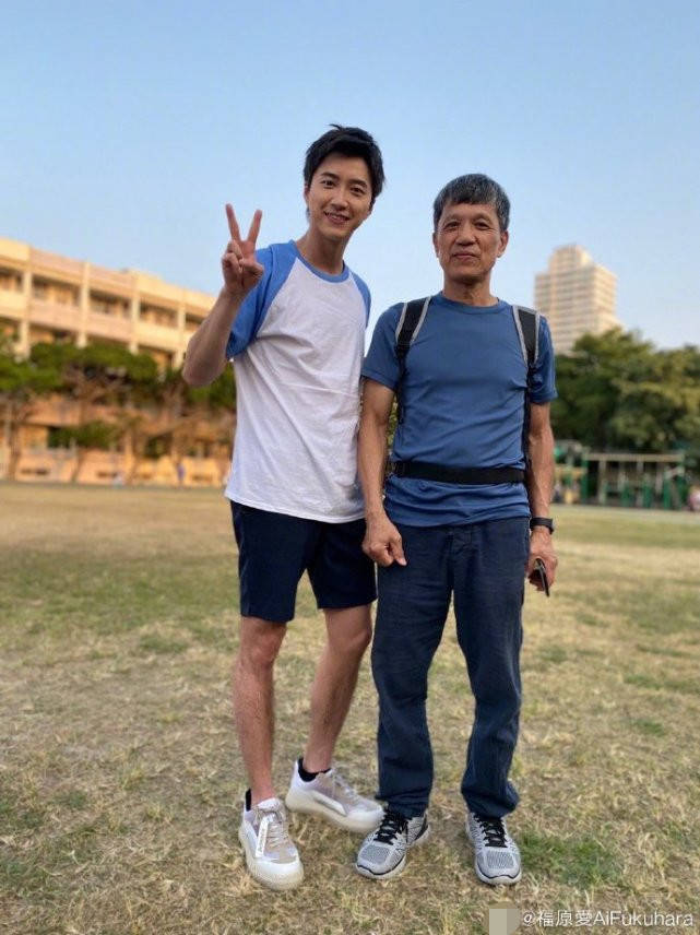 福原爱晒四代同框照,江宏杰带俩孩子,姐姐像