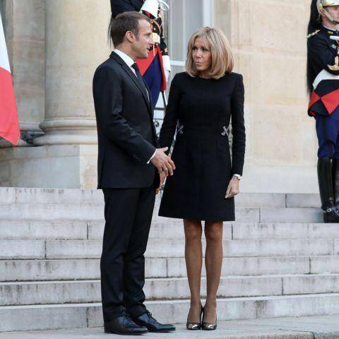 布丽|67岁布丽吉特少女心呀！被马克龙牵着不走台阶走斜坡，铅笔腿太美