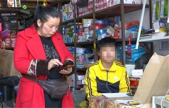 原创15岁熊孩子10天打赏主播近50万元！还偷删消费记录：这娃还能要吗