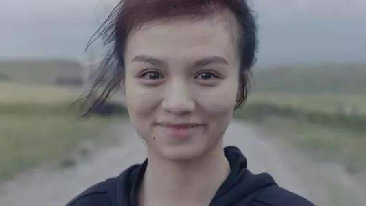 春夏谈过去忍不住落泪：被生活的艰难所改变，是不幸中的万幸