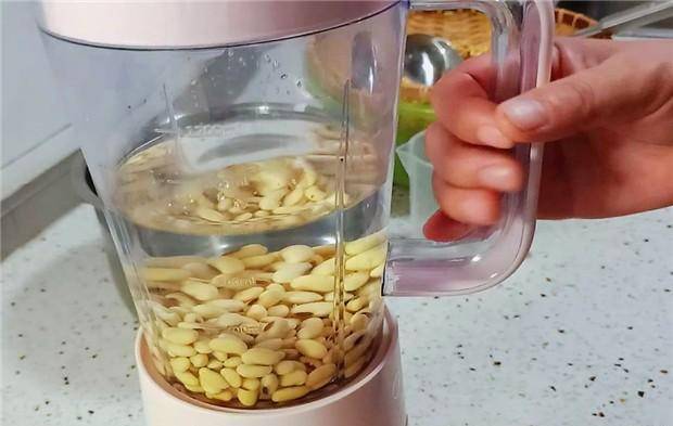 豆浆的做法和配方比例 789cebb9b8f3439681f7d9471f43e2b3.jpeg