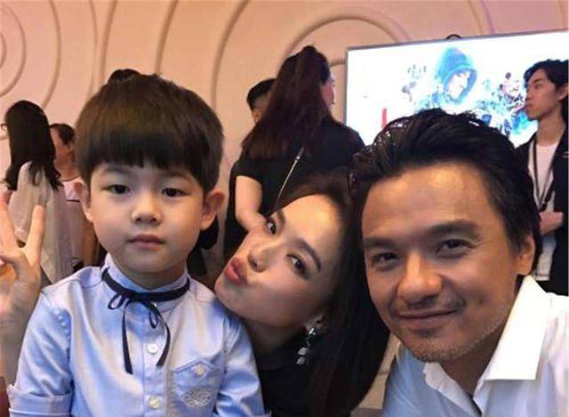 舒淇为冯德伦庆生,46岁冯德伦亲自下厨秀恩爱,