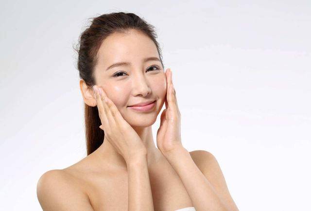 自由基对皮肤有什么危害 c85abde6d8af40c7bfeaa32a5082121d.jpeg