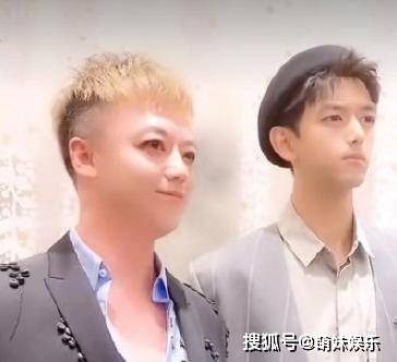 开直播被质疑美颜过度,金晨大方回应嘴歪:不