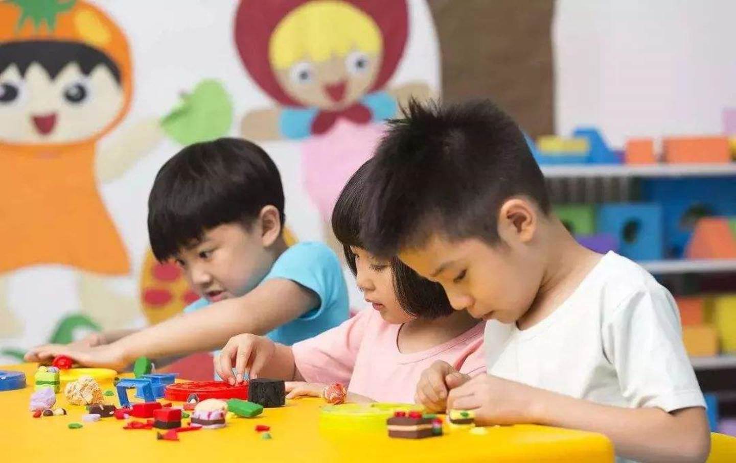 原创孩子幼儿园有这些表现，是个学霸苗子，家长别用这些方法“掐”掉