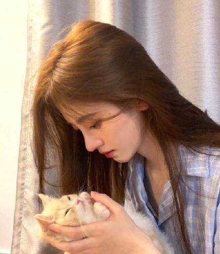 杠上了？王思聪再次点赞diss鞠婧祎黑料，暗讽女