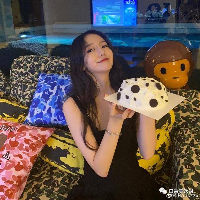 I'am|上海15岁富二代背景神秘不可说，王菲女儿都不敢抢她风头？