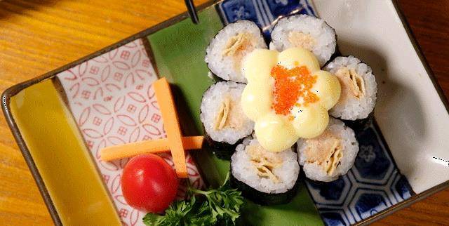 寿司怎么切才能切得完整 9f31661205df4d62b7504cde51406a29.jpeg