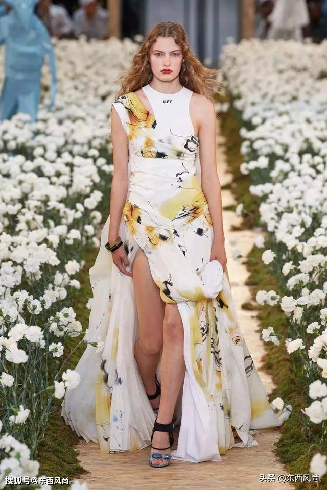 Nike|Off-White2020春夏系列，有和Nike等联乘鞋款，白色和涂鸦服装