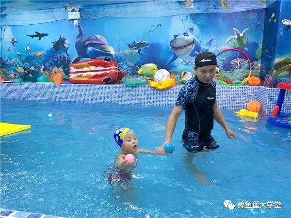 小朋友学游泳是否有助于大脑发育 0e798f163e554efb88676f2e7de402ce.jpeg