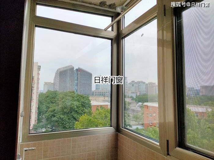 宣武门西大街忠旺70香槟色断桥铝封阳台换窗户_门窗