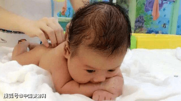 婴儿|必读:关于婴儿游泳的5个防溺水小技巧
