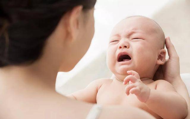 宝宝|出现一个异常行为，说明其大脑正在逐渐发育成熟宝宝3个月大时