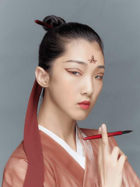 yamy|yamy代言眼线笔，有人骂有人赞，我们就该活成别人的标签吗？