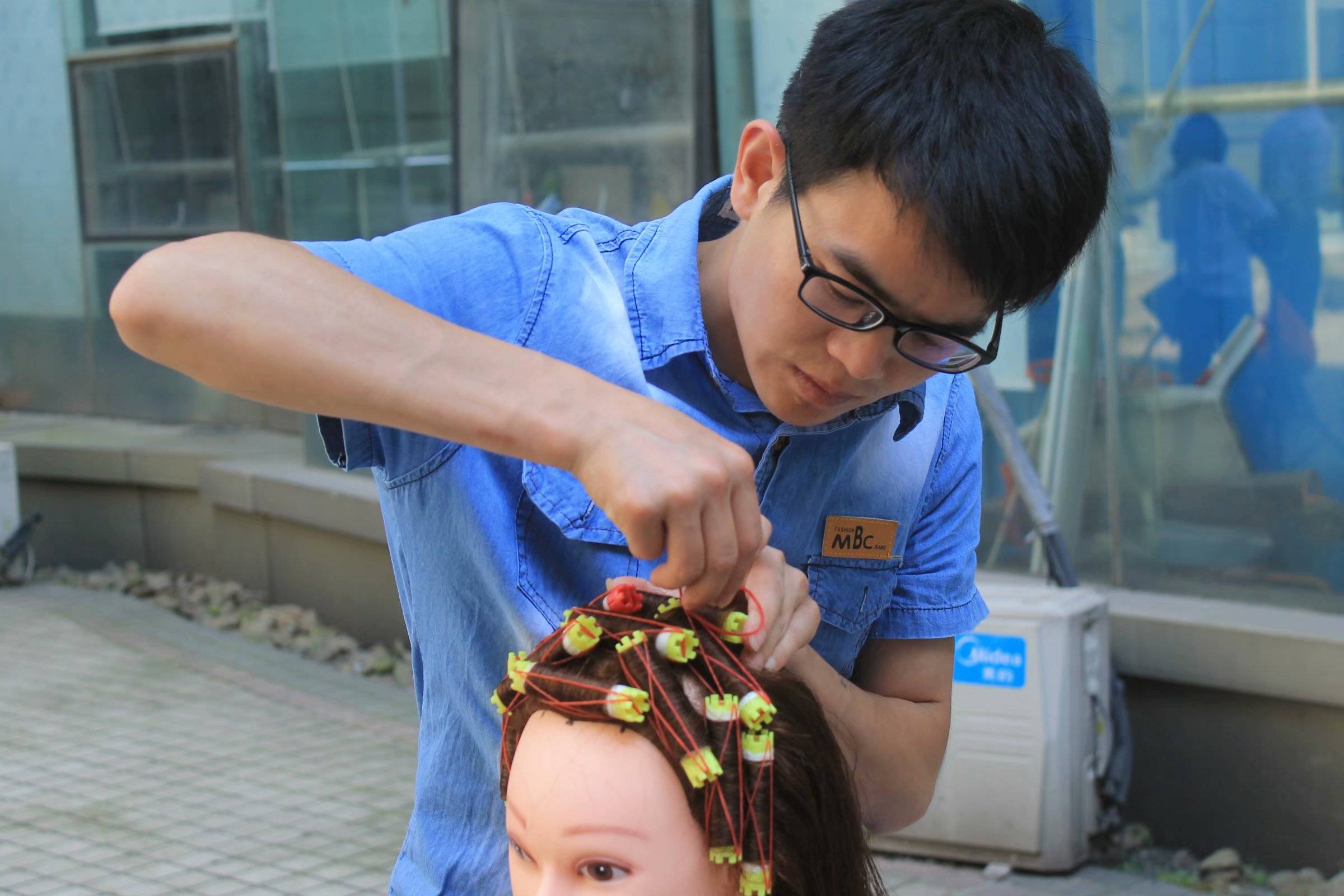 见闻记录|为什么学美容美发要去新好代学校，而不是在店里做学徒？