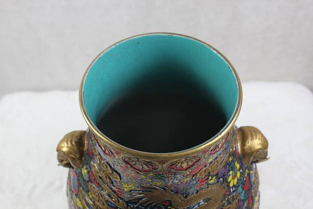 大清乾隆御制七宝烧景泰蓝花卉纹包金龙凤雕象耳尊_艺术