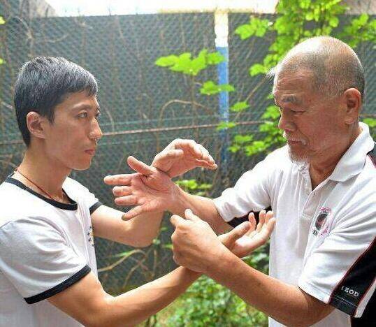 安邦|李小龙粉丝：中考成绩太差可以到体校学习武术，提升社会生存能力