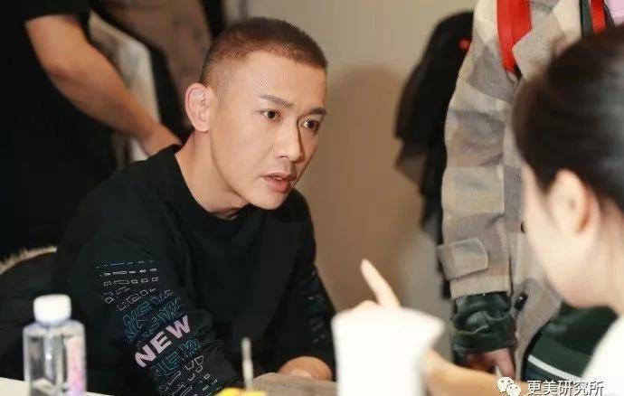 伸缩|蔡徐坤的下巴会自动伸缩？！这是do脸实锤了？