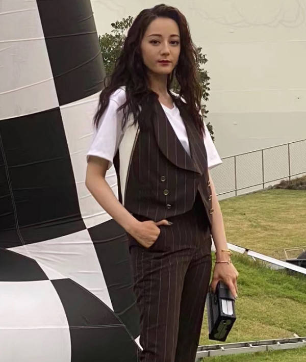 疲态|热巴活动生图被疯传，一脸疲态如老阿姨，粉丝该承认现实了