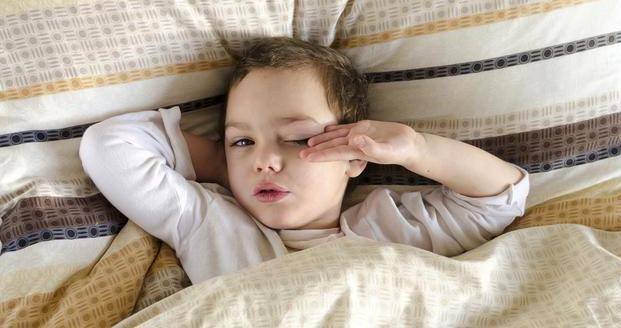 别强迫孩子午睡，当心伤智力毁身高，究竟需不需要睡，看三点就知