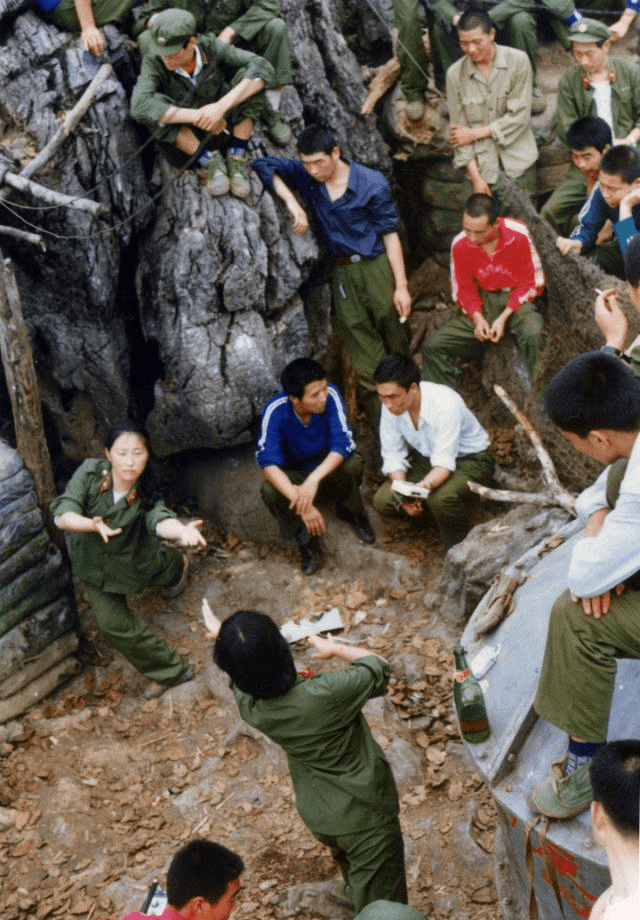 中越战争回顾:最后地上那一排排的伤员,看着真让人揪心