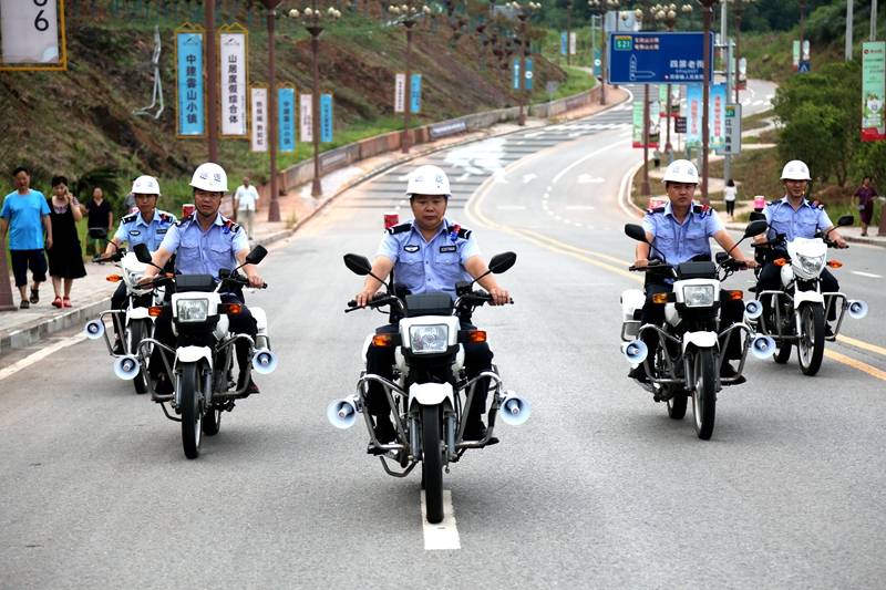 四屏|24小时不间断巡逻 “四屏骁骑”守护辖区群众平安