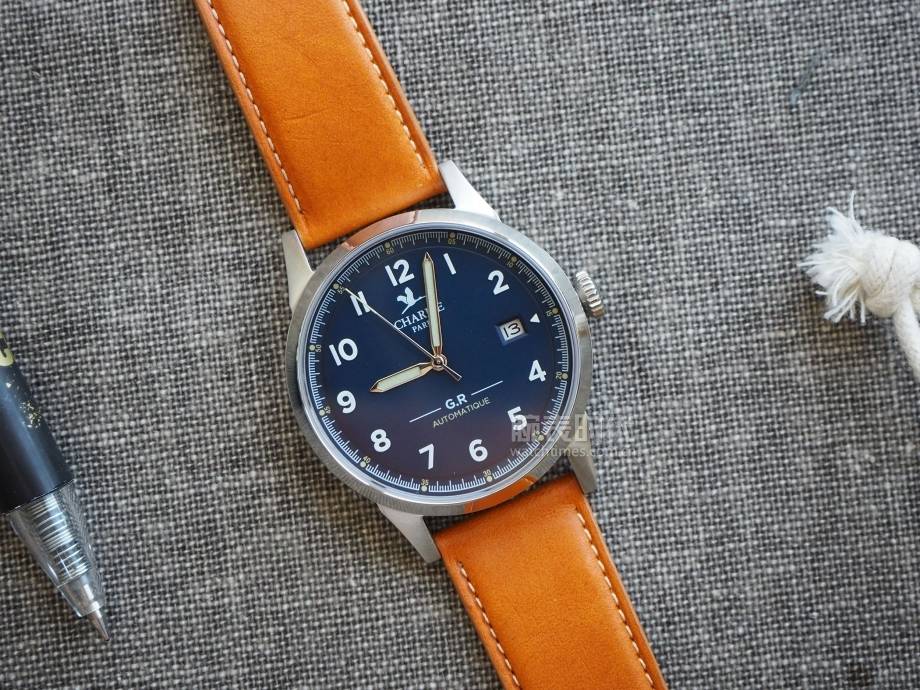 Charlie|我们搞到了一枚颜值贼高的小众法国表