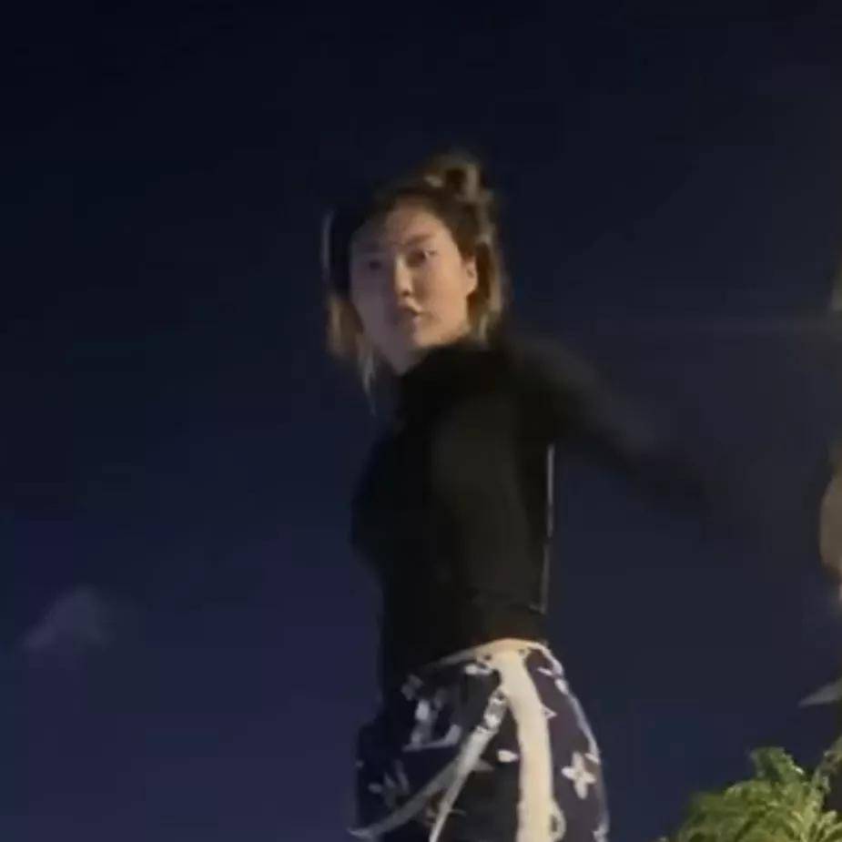 假货|东莞300亿首富千金被扒，卖假货背二手包，连身份都伪造？