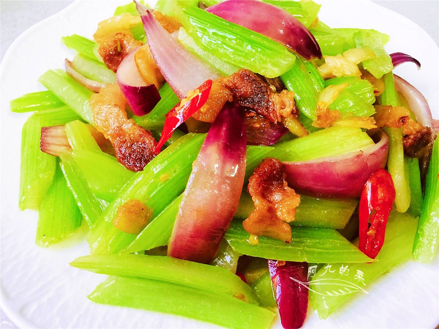 西芹|记得给家人吃这个菜，清热排毒赶走湿气，安稳度过三伏明日末伏