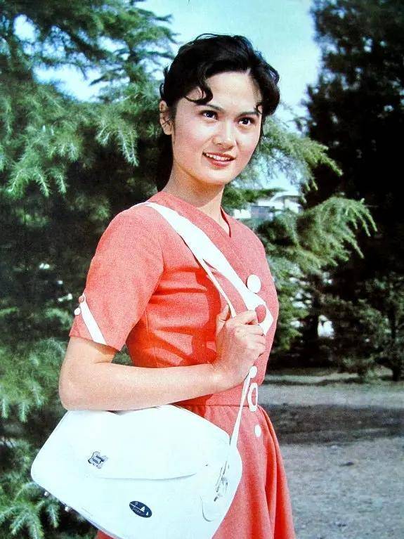 80年代40位女明星美图,个个美丽动人,展现了80年代的时尚风采