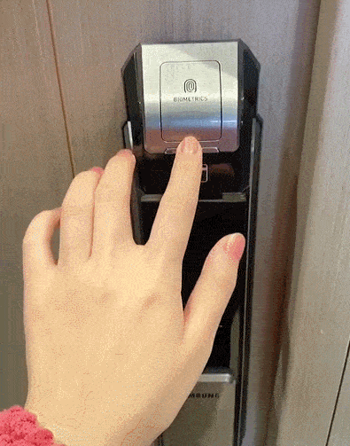 假货|东莞300亿首富千金被扒，卖假货背二手包，连身份都伪造？