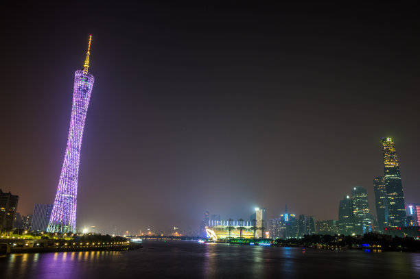 广州都市地标建筑,夜晚更加闪耀夺人,还有“空中花园”美称-搜狐大视野-搜狐新闻