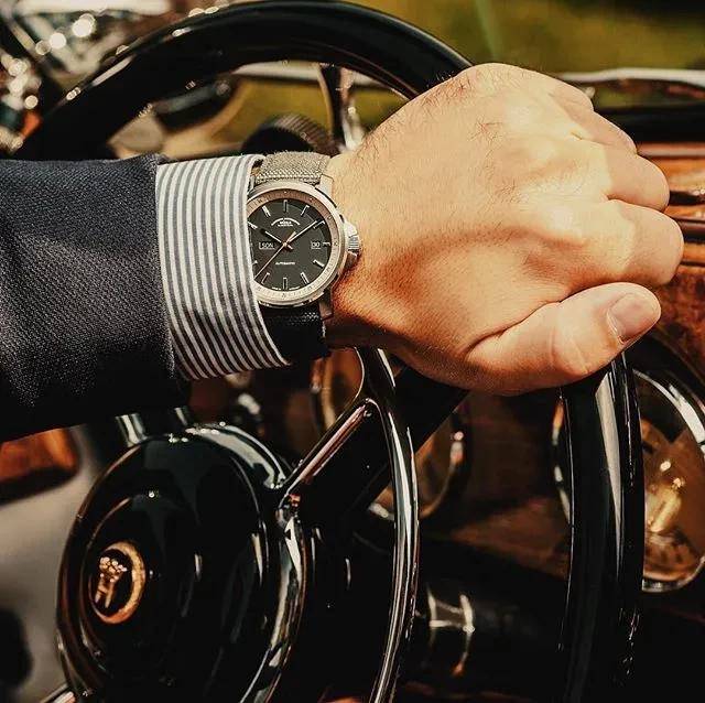 天梭|30岁的你还在戴天梭？怕是不想升职加薪了吧！