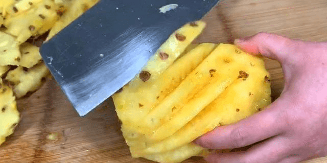 菠萝加什么东西 56b074d8ea85462385f02d777bb134e1.png