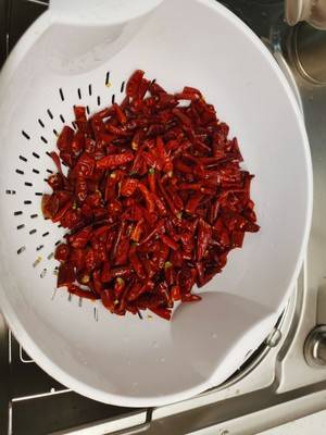 什么菜用干辣椒炒好吃 42ea3824cf4b47f89be51b1a6edfc6f7.jpeg