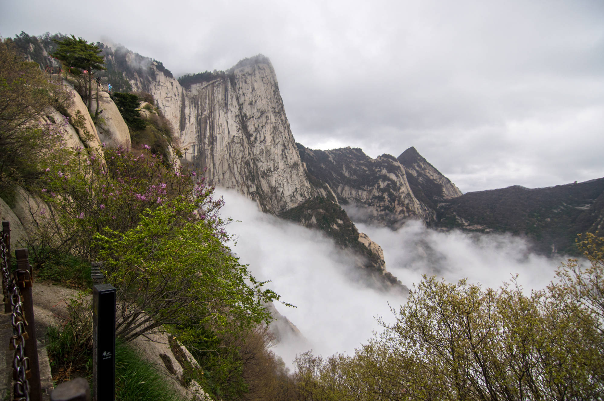 奇险天下第一山是什么山