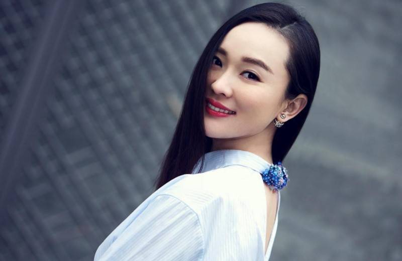 霍思燕一家打卡网红地，现场出现神秘女孩，知情人透露是二胎女儿