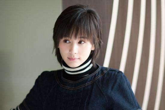 王子文疑带儿子现身机场二人互动有爱，孩子生