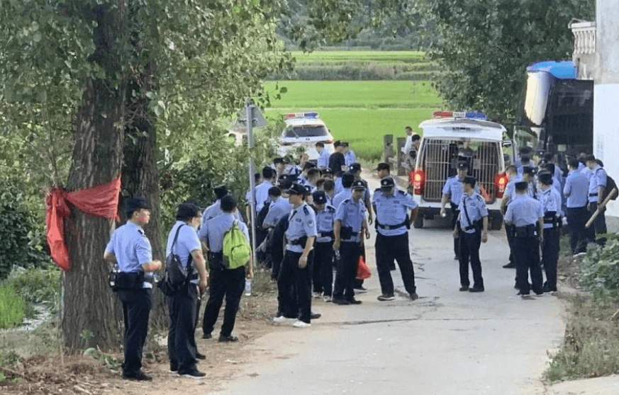 8天8夜，恶徒曾春亮落网！抓捕现场被脱掉裤子！