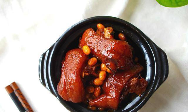 猪脚怎么煮才软烂入味 8ea9bd6a8fc34cc2b4a6979616359cac.jpeg