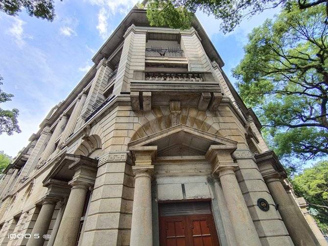 手机|iQOO 5详细评测：超快闪充加持的真性能旗舰