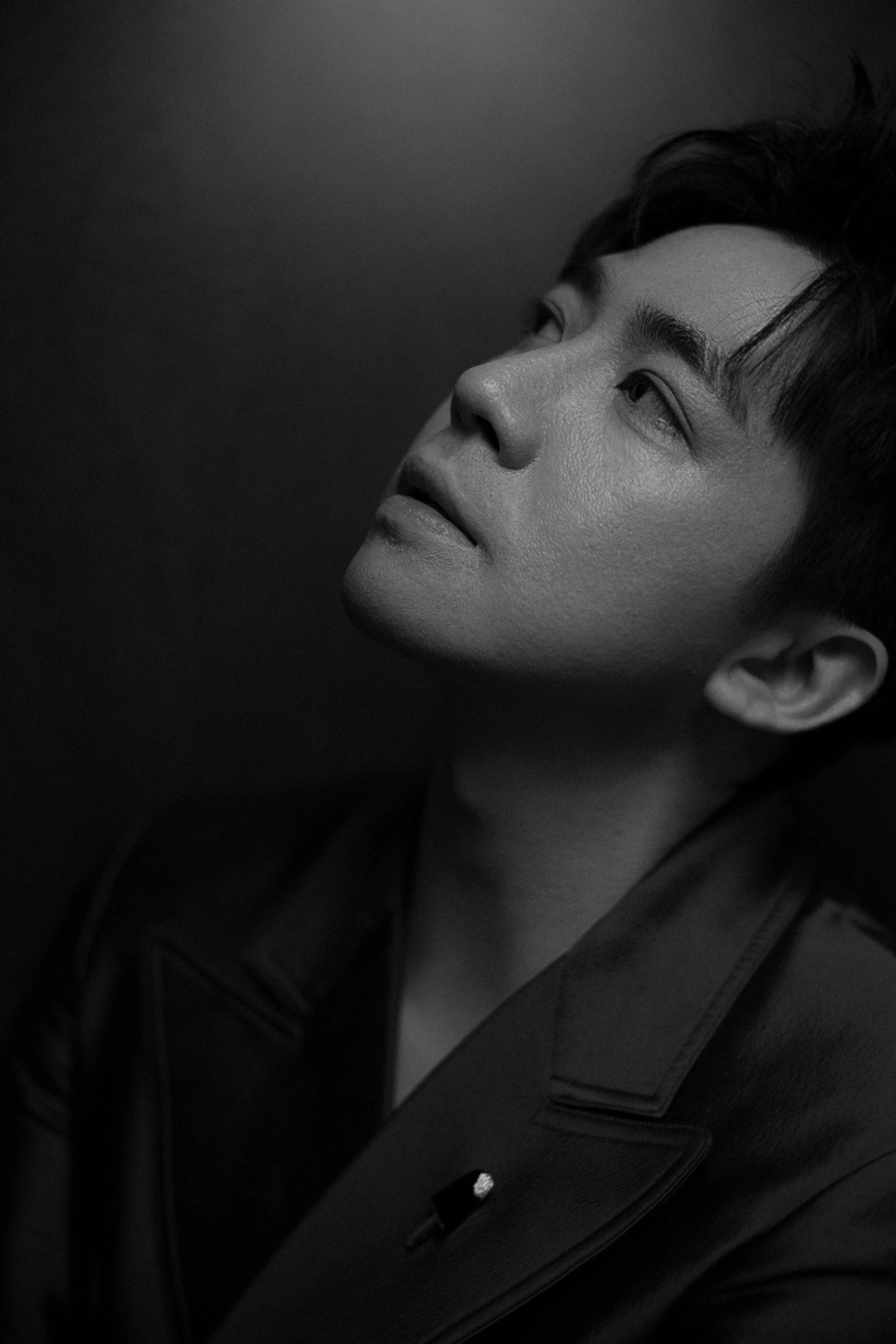 上官志|俞灏明出席《八佰》首映礼 被网友力赞表现有惊喜