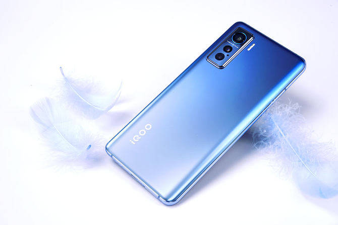 手机|iQOO 5详细评测：超快闪充加持的真性能旗舰