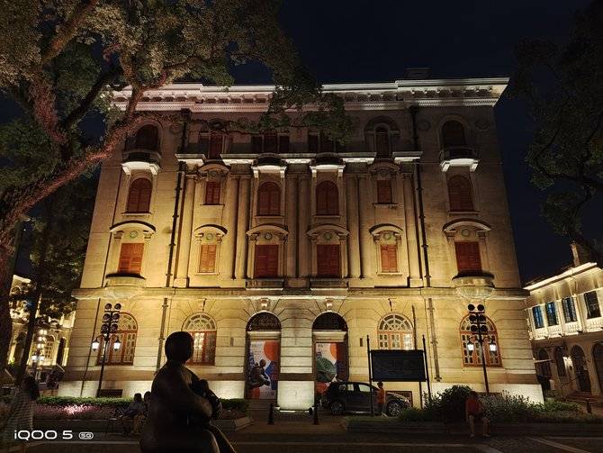 手机|iQOO 5详细评测：超快闪充加持的真性能旗舰