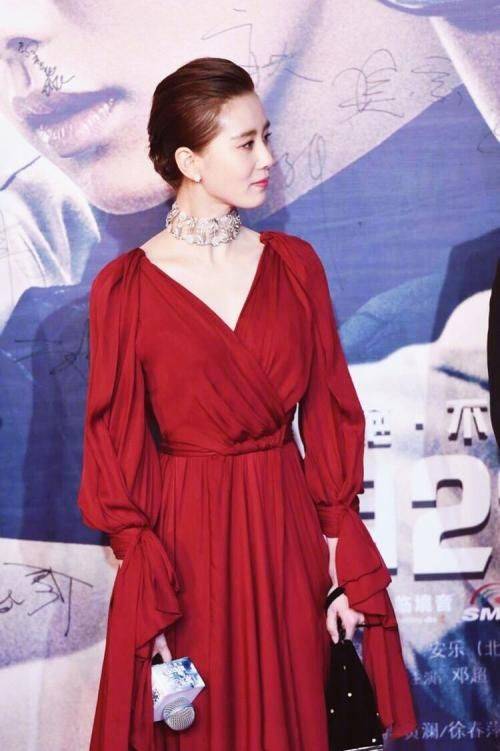 女神|刘诗诗近照曝光,肌肤细嫩一点皱纹没有,果然是冻龄女神!