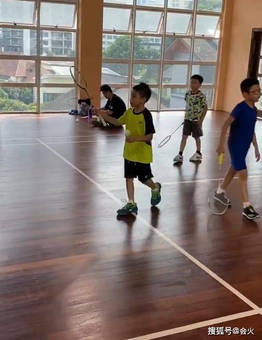 身手|原创李宗伟儿子罕曝光！7岁上球场身手矫健球技过人，大将风范十足