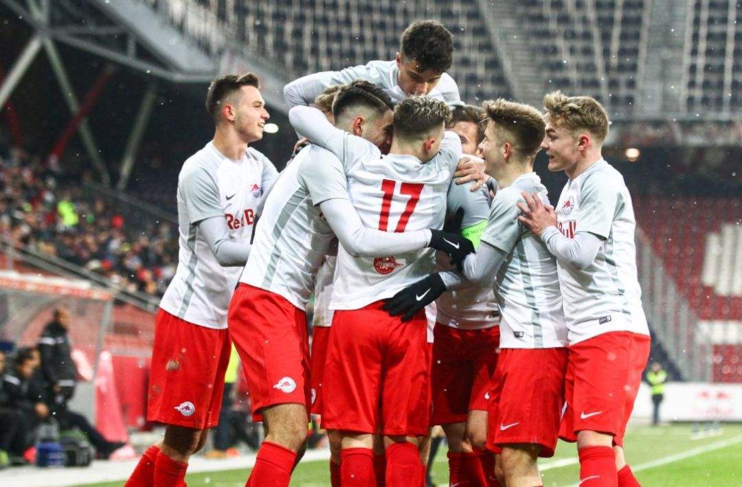 巴黎圣日耳曼队 欧冠 5220edea7f424caba52c7681d024216c.jpeg