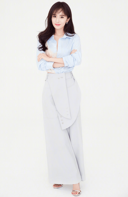 形象|杨幂为扮嫩拼了!模仿00后穿JK裙,秀出长腿也太撩人