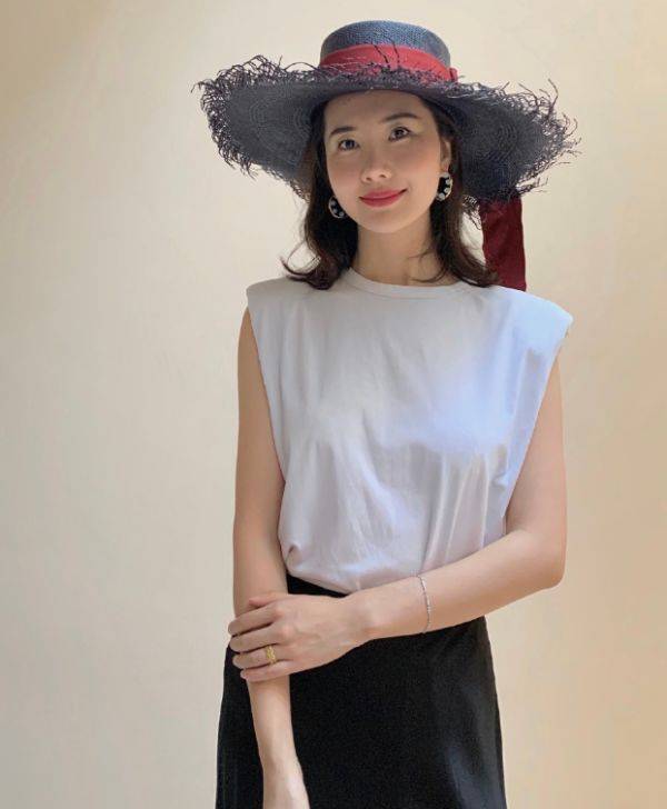 花花|总裁夫人懒理“挑衅风波”,清新晒照嫩如少女,张大奕这要怎么比