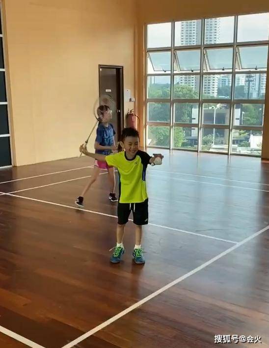 身手|原创李宗伟儿子罕曝光！7岁上球场身手矫健球技过人，大将风范十足